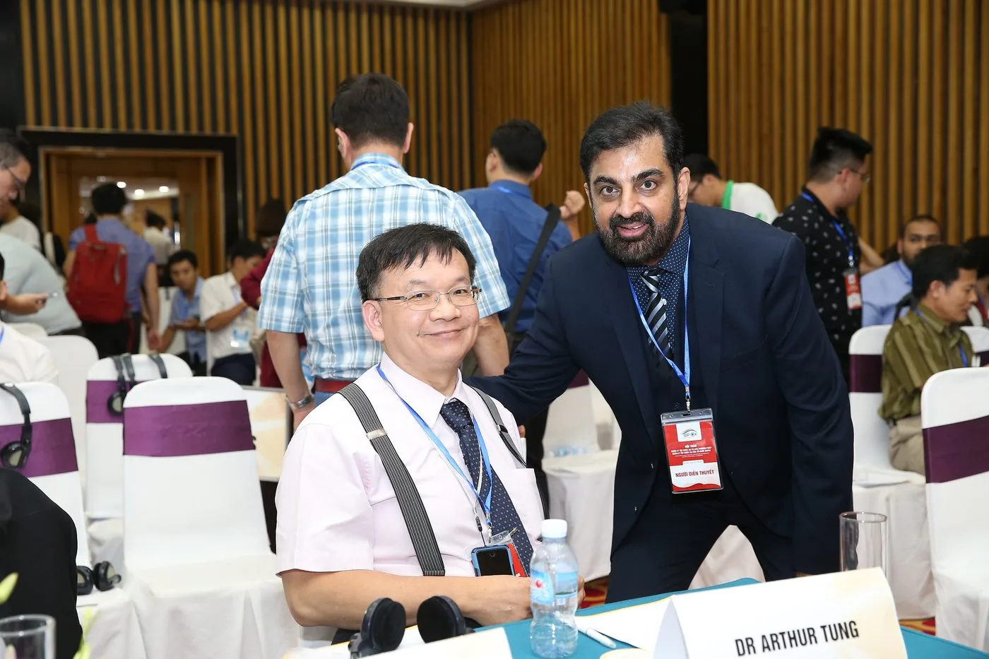 Dr. Somi Oh nhận Certificate of Appreciation tại Vision by Design Vietnam 2018